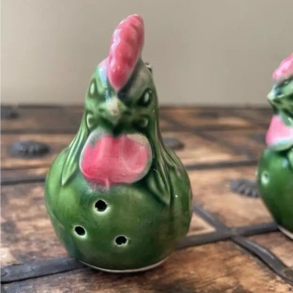 Vintage Ceramic Green Chickens Salt & Pepper Shakers I Made in Japan - Picture 2 of 7